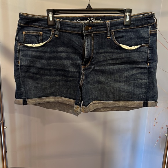 Universal Thread Denim Midi Shorts, Size 16 - Picture 3 of 5